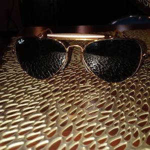 RAYBAN OUTDOORSMAN IN ALMOST BRAND NEW CONDITION